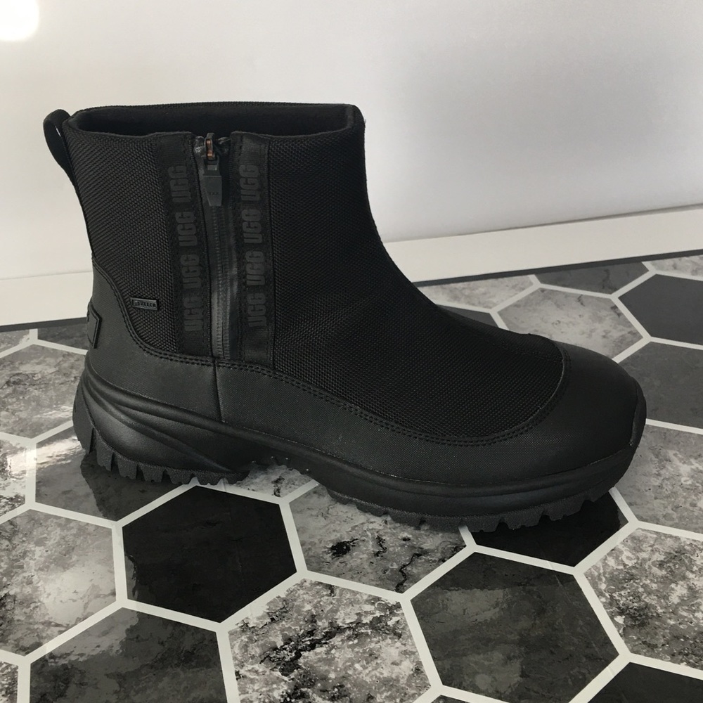 UGG YOSE ZIP SNOW BOOTS